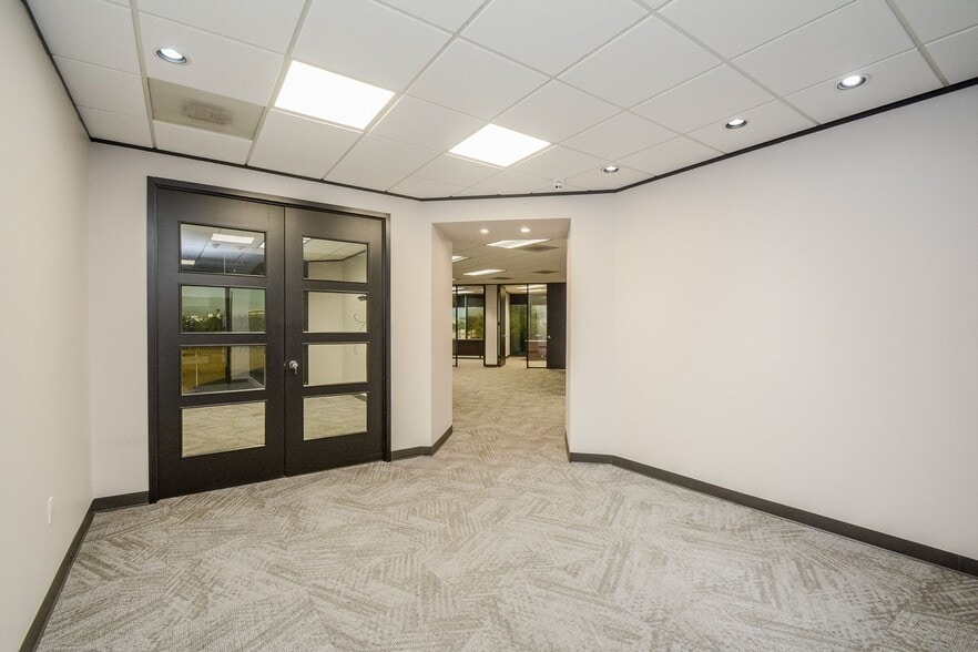 6100 Corporate Dr, Houston, TX for sale - Interior Photo - Image 3 of 13