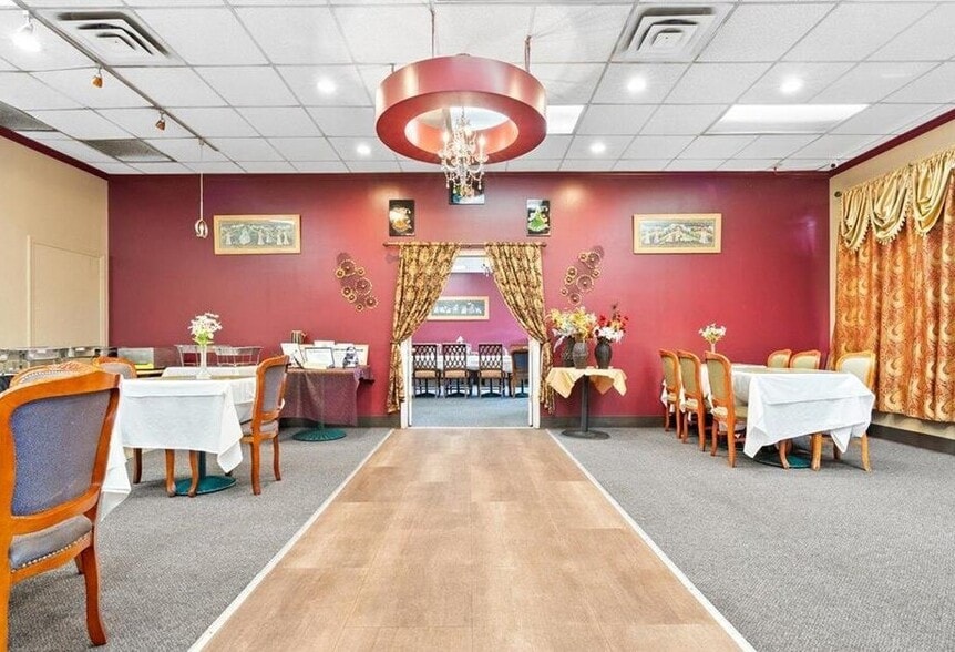 1060 Trowbridge Rd, East Lansing, MI for sale - Building Photo - Image 3 of 17