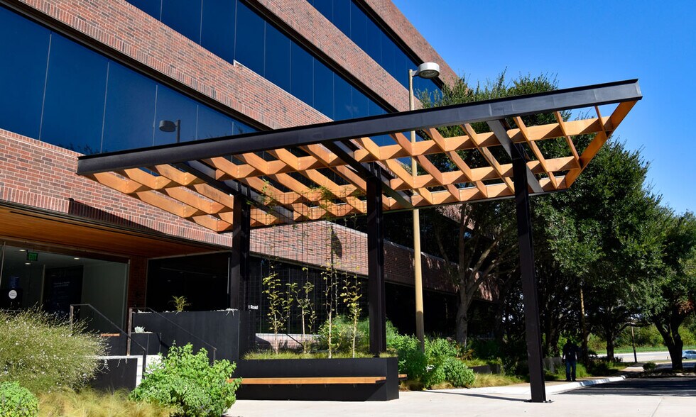 11902 Burnet Rd, Austin, TX à louer - Photo du bâtiment - Image 2 de 9