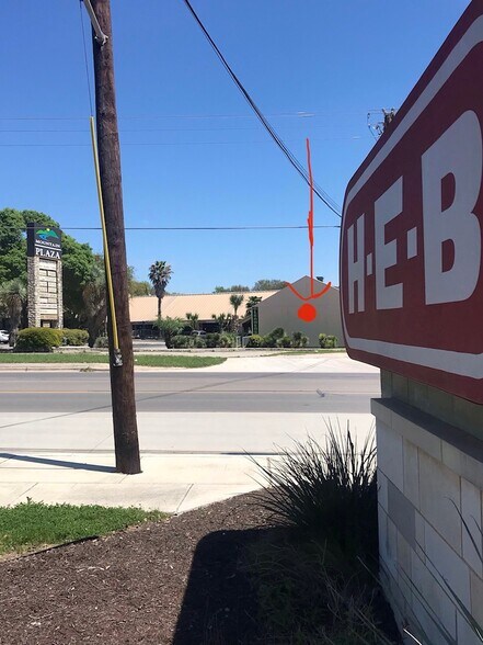 14500 RR 12, Wimberley, TX à louer - Photo du bâtiment - Image 2 de 17