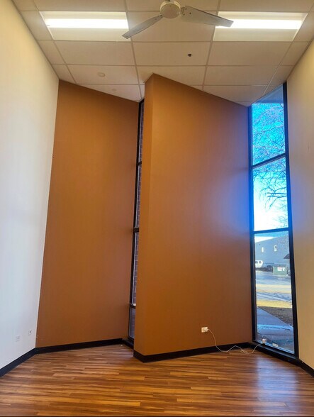 820 Sivert Dr, Wood Dale, IL for lease - Interior Photo - Image 2 of 5