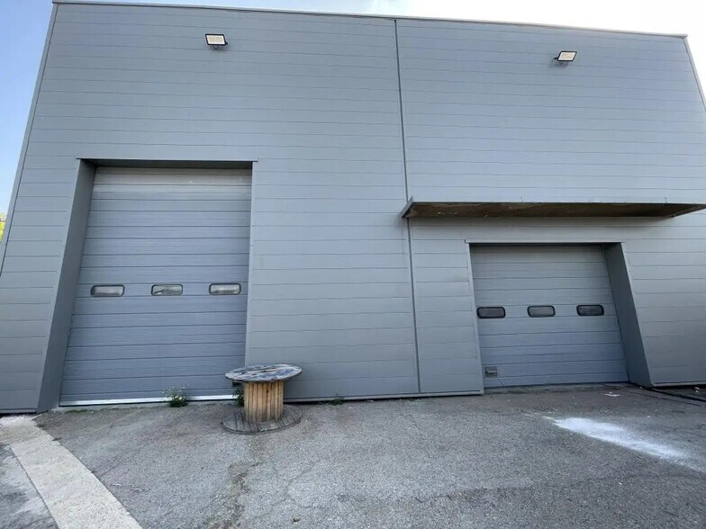 Flex in Mauguio for lease - Building Photo - Image 1 of 10