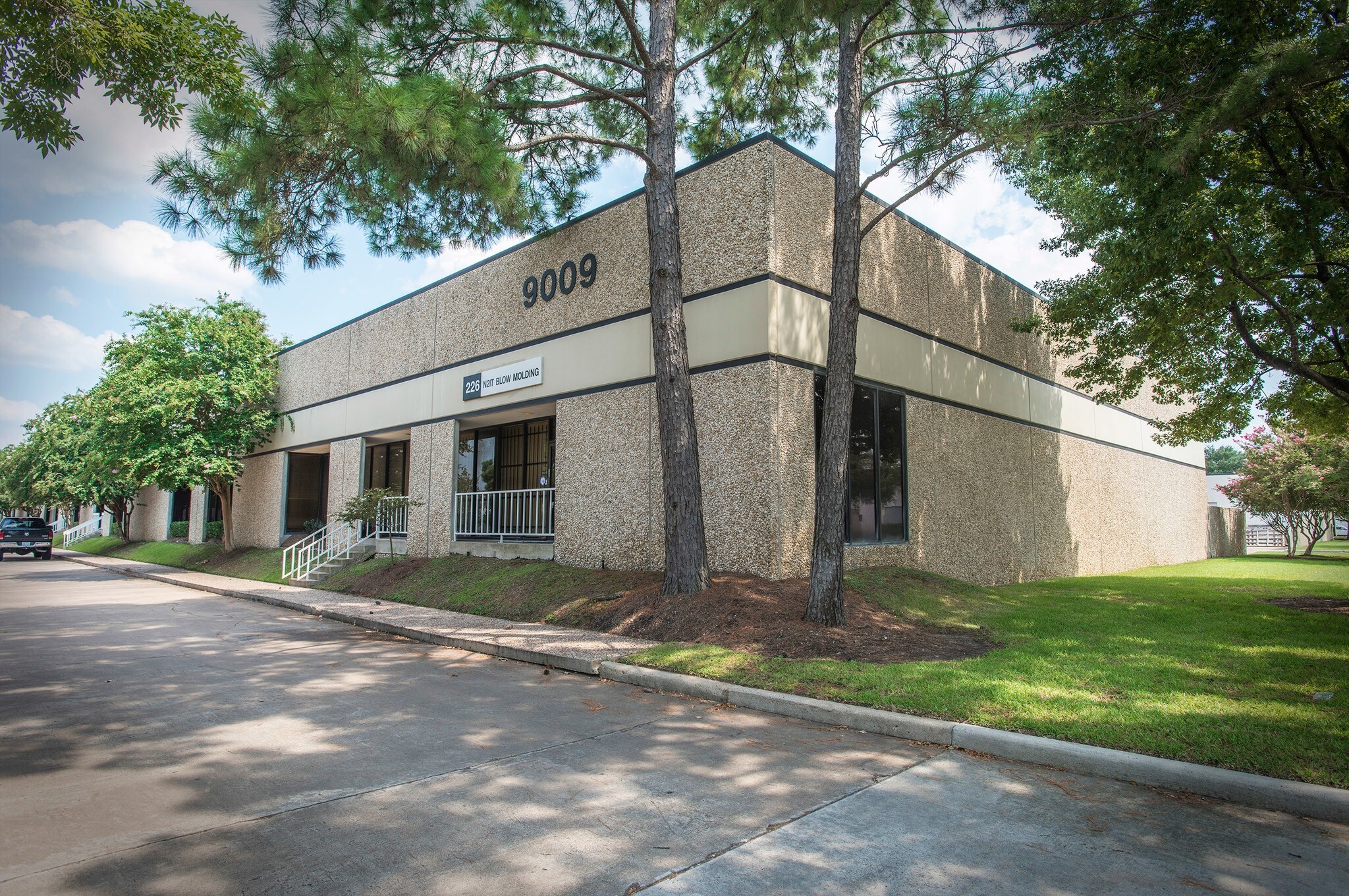 9009 Pinehill Ln, Houston, TX à louer Photo principale- Image 1 de 3