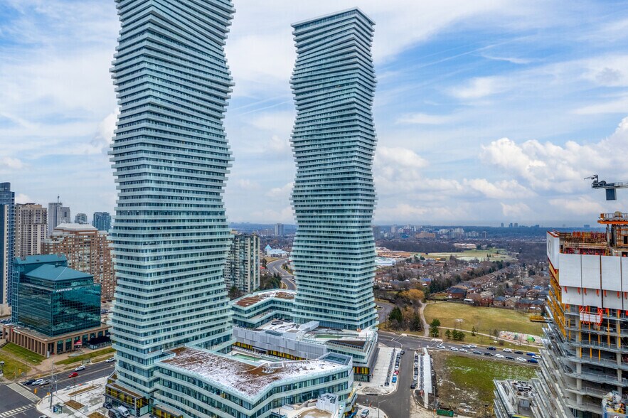 M City 2, Mississauga, ON à louer - Photo du bâtiment - Image 3 de 5