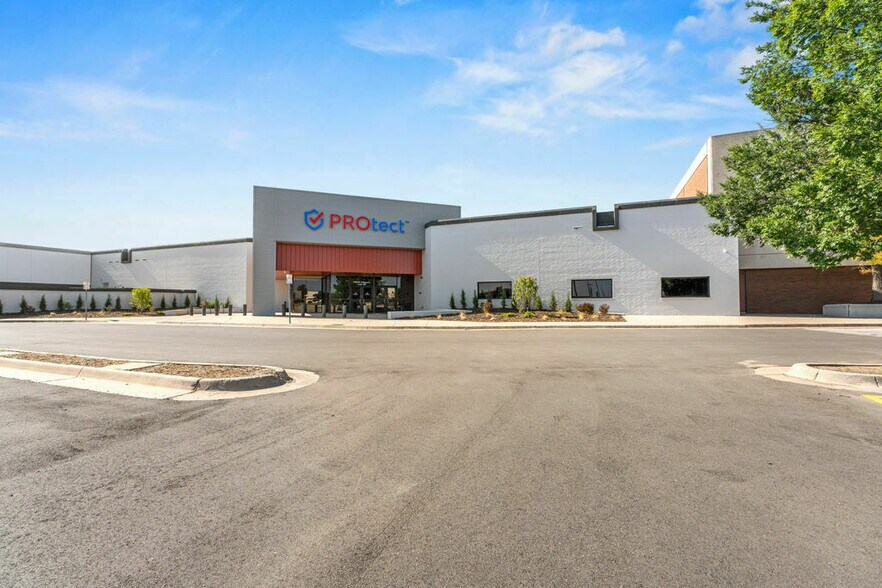 4601 W Kellogg Dr, Wichita, KS à louer - Photo du bâtiment - Image 2 de 13