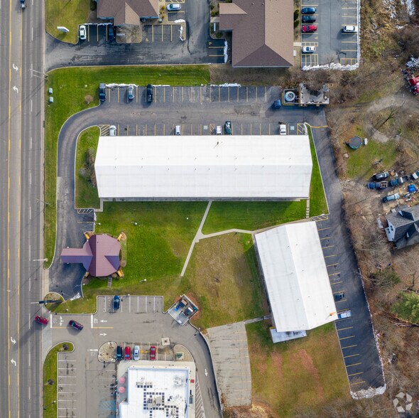 1300 Youngstown Warren Rd, Niles, OH à vendre - Photo du bâtiment - Image 3 de 10