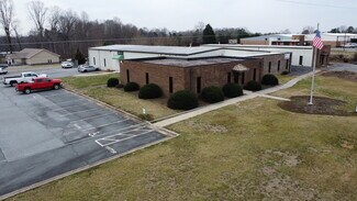 Plus de détails pour 250 Woodlyn Dr, Yadkinville, NC - Bureau/Commerce de détail à louer
