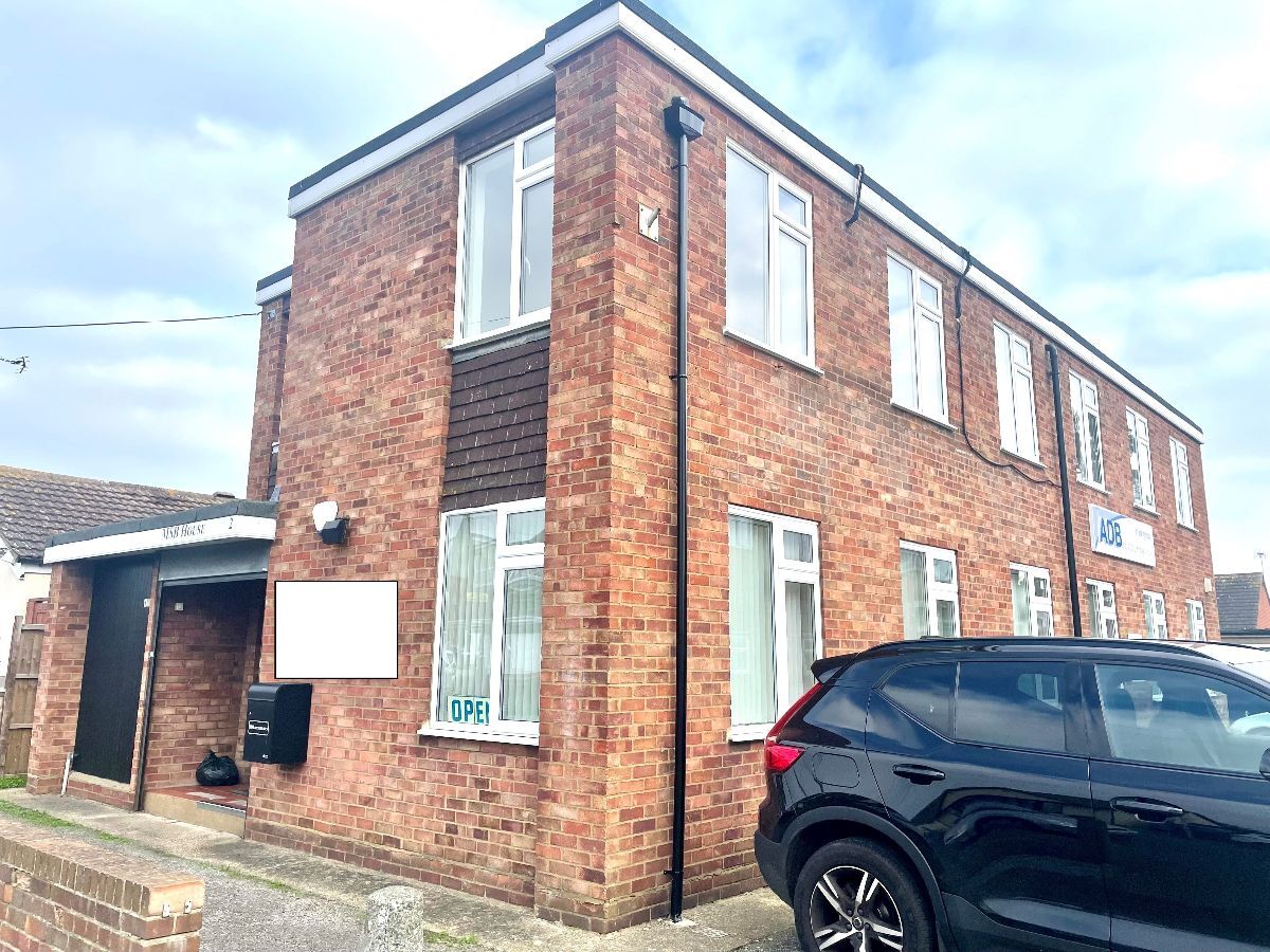 2 Denham Rd, Canvey Island for sale Building Photo- Image 1 of 1
