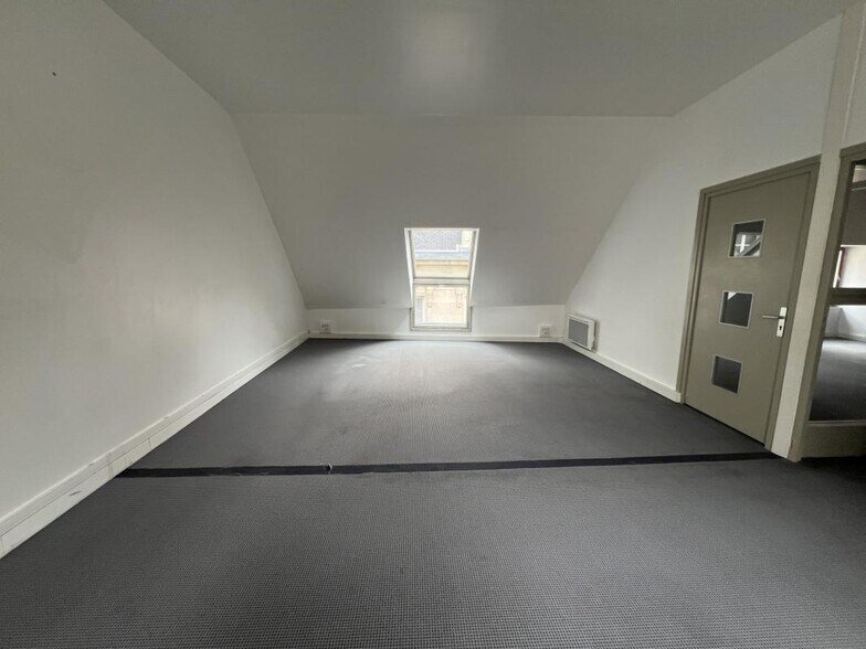 Office in Reims for lease - Interior Photo - Image 3 of 7