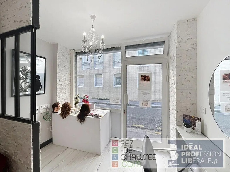 Retail in Paris for sale - Interior Photo - Image 1 of 4