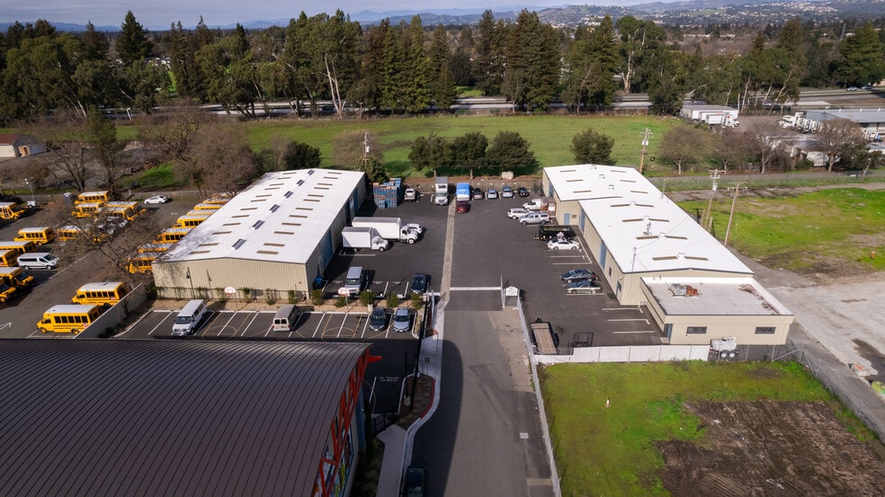 887 Sebastopol Rd, Santa Rosa, CA for lease - Building Photo - Image 2 of 11