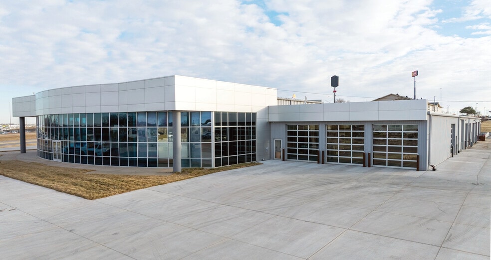 9203 S 145th St, Omaha, NE for lease - Primary Photo - Image 1 of 19