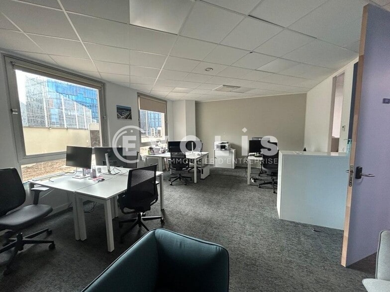 Office in Noisy Le Grand for lease - Building Photo - Image 1 of 4