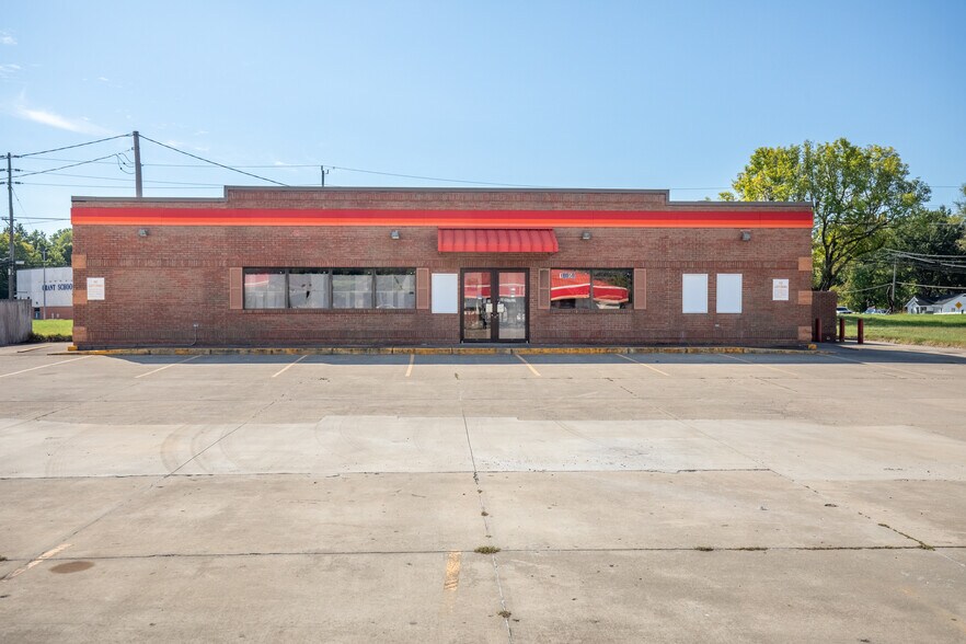 10050 St. Clair Ave, Fairview Heights, IL for sale - Building Photo - Image 1 of 4