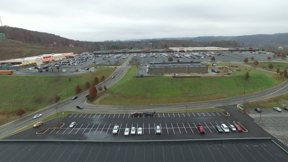 2014 Thundering Herd Dr, Barboursville, WV à louer - Vidéo sur l’inscription commerciale - Image 2 de 14