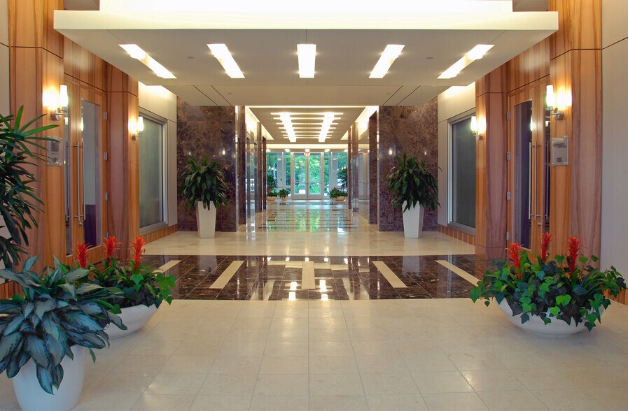 8335 Keystone Crossing, Indianapolis, IN à louer - Hall d’entrée - Image 3 de 3