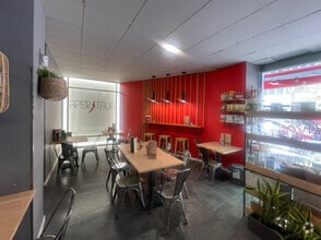 Retail in Madrid, Madrid for lease Interior Photo- Image 2 of 3