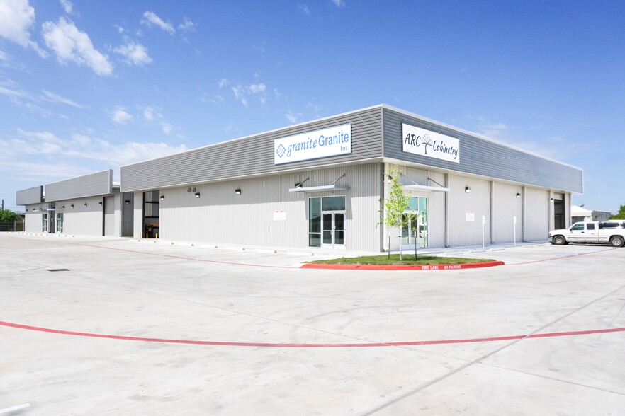 5625 Greenwood Dr, Corpus Christi, TX for lease - Building Photo - Image 1 of 8