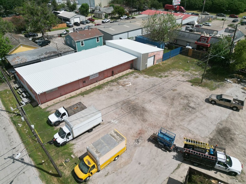 7501 Brownwood St, Houston, TX for lease - Building Photo - Image 1 of 16