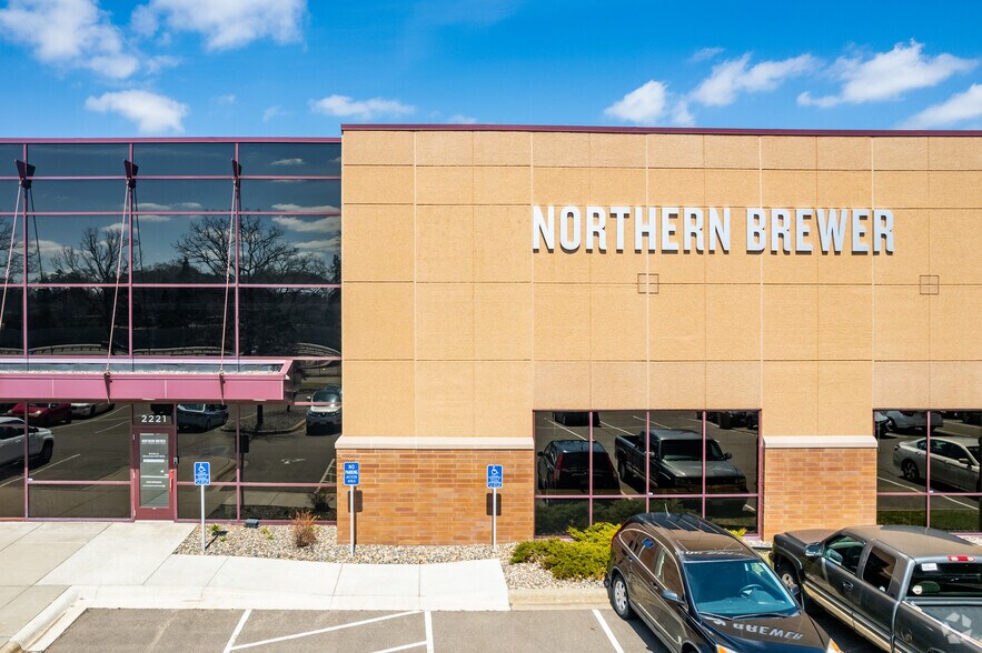 2215-2235 Highway 36 W, Roseville, MN à louer - Photo du bâtiment - Image 3 de 9