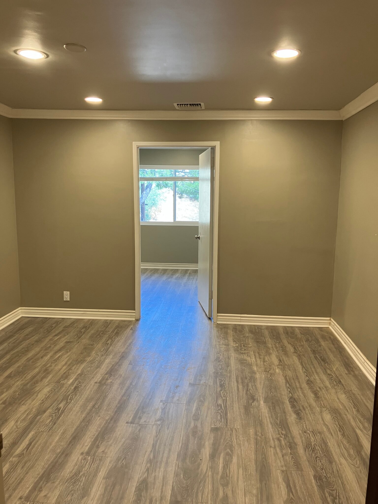 10205 Riverside Dr, Toluca Lake, CA à louer Photo intérieure- Image 1 de 4