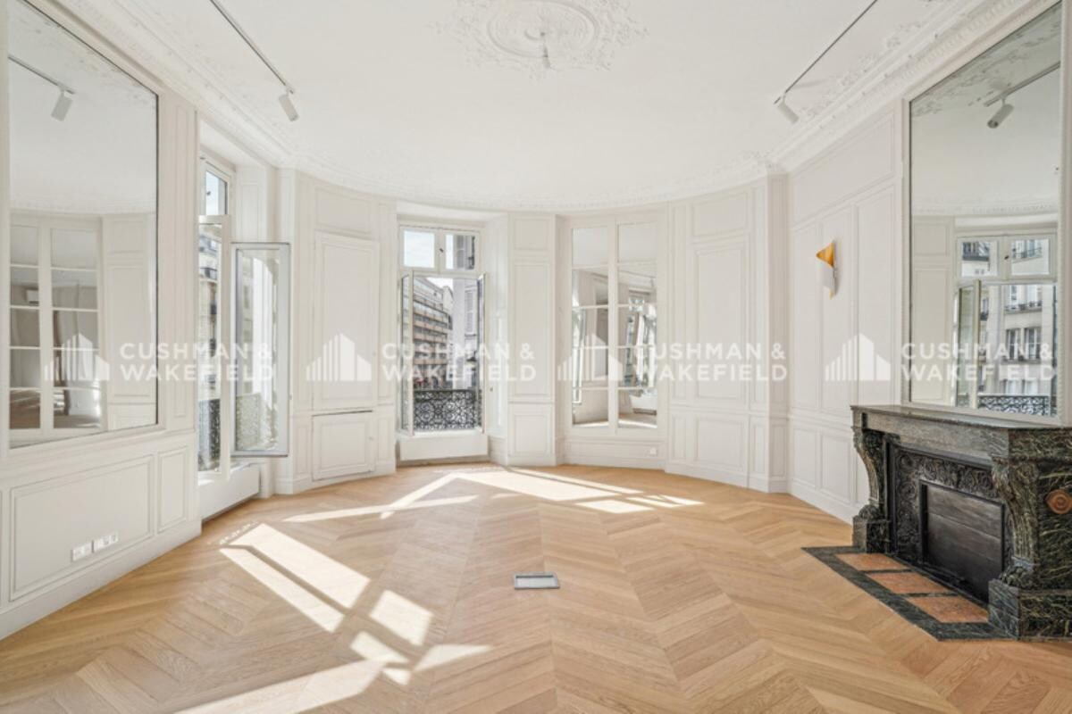 124 Rue Du Faubourg Saint-Honoré, Paris, PAR 75008 - - - Photo intérieure - Image 1 of 10