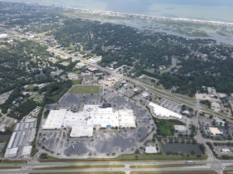 10125 Hwy 17 Bypass, Murrells Inlet, SC à louer - Photo du bâtiment - Image 3 de 6