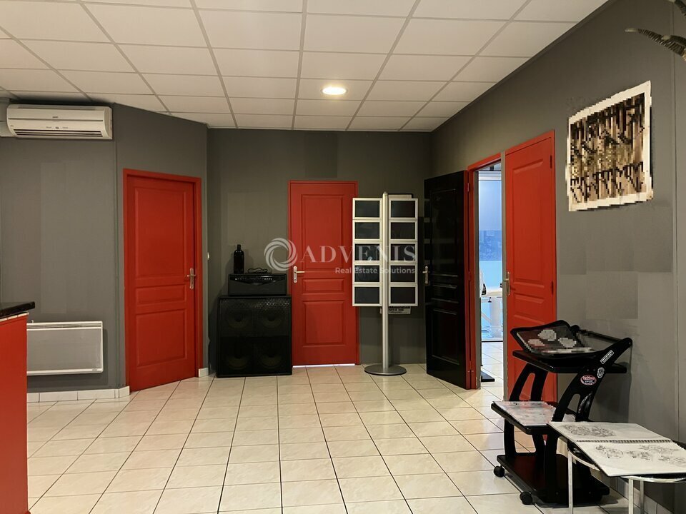 Rue Moyenne, Bourges for sale Interior Photo- Image 1 of 4