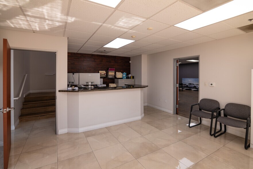 34420 Gateway Dr, Palm Desert, CA à vendre - Photo du bâtiment - Image 2 de 5