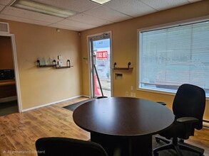 425 Stanford Av E, Parksville, BC for sale Interior Photo- Image 2 of 14