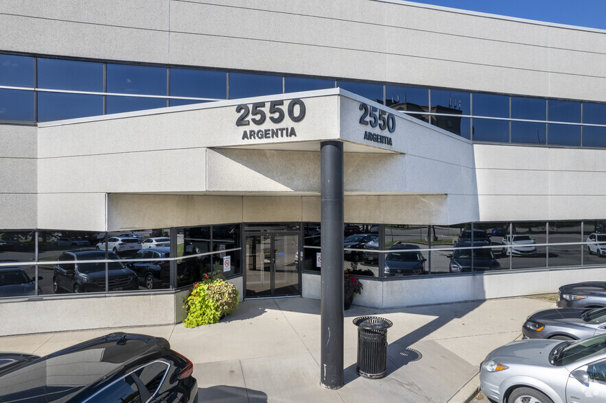 2550 Argentia Rd, Mississauga, ON à louer - Photo du b timent - Image 3 de 6