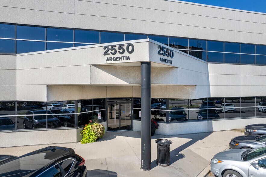 2550 Argentia Rd, Mississauga, ON à louer - Photo du bâtiment - Image 3 de 6