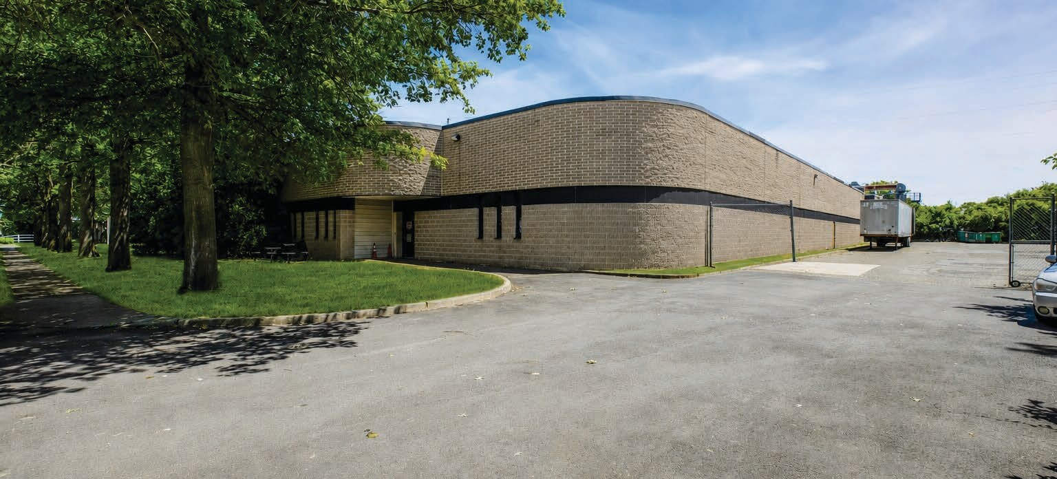 130 Hoffman Ln, Islandia, NY à vendre Photo du bâtiment- Image 1 de 15