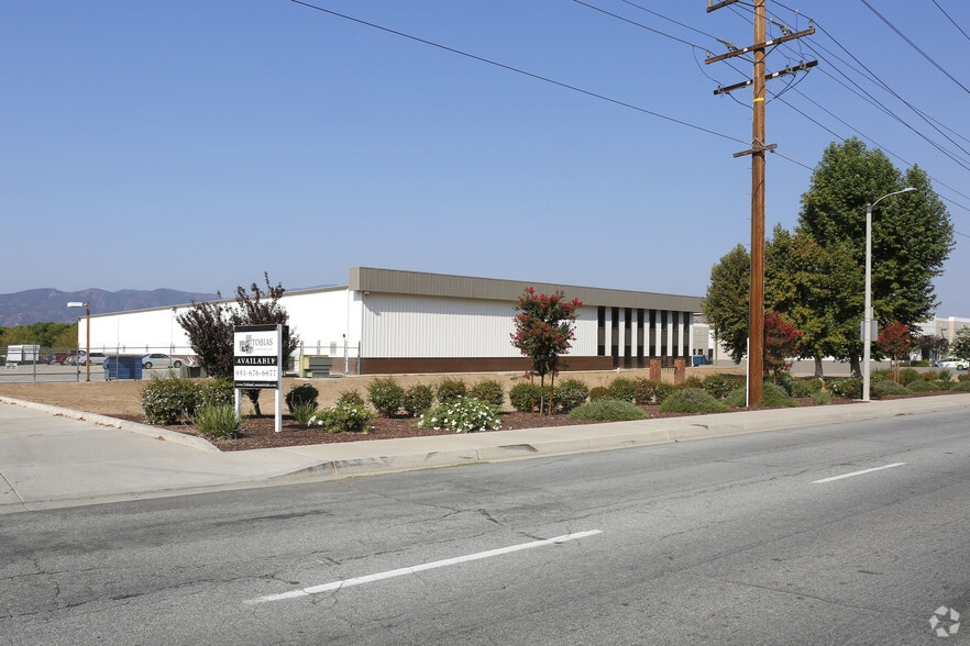 17999 Collier Ave, Lake Elsinore, CA for sale - Building Photo - Image 2 of 11