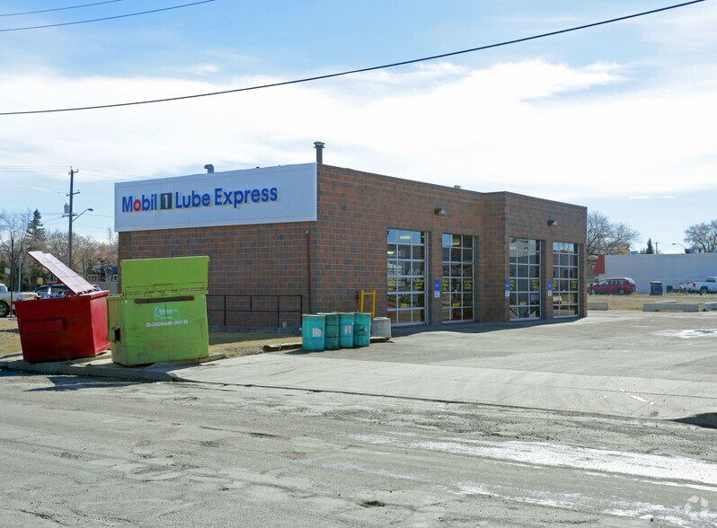 9909 69th Ave NW, Edmonton, AB à vendre - Photo du bâtiment - Image 3 de 3