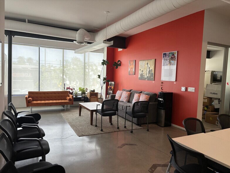 4335 W Adams Blvd, Los Angeles, CA à louer - Photo du bâtiment - Image 1 de 4