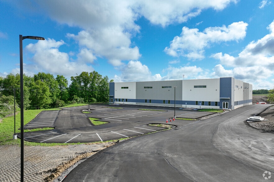 233 Northpointe blvd, Freeport, PA à louer - Photo du bâtiment - Image 3 de 6