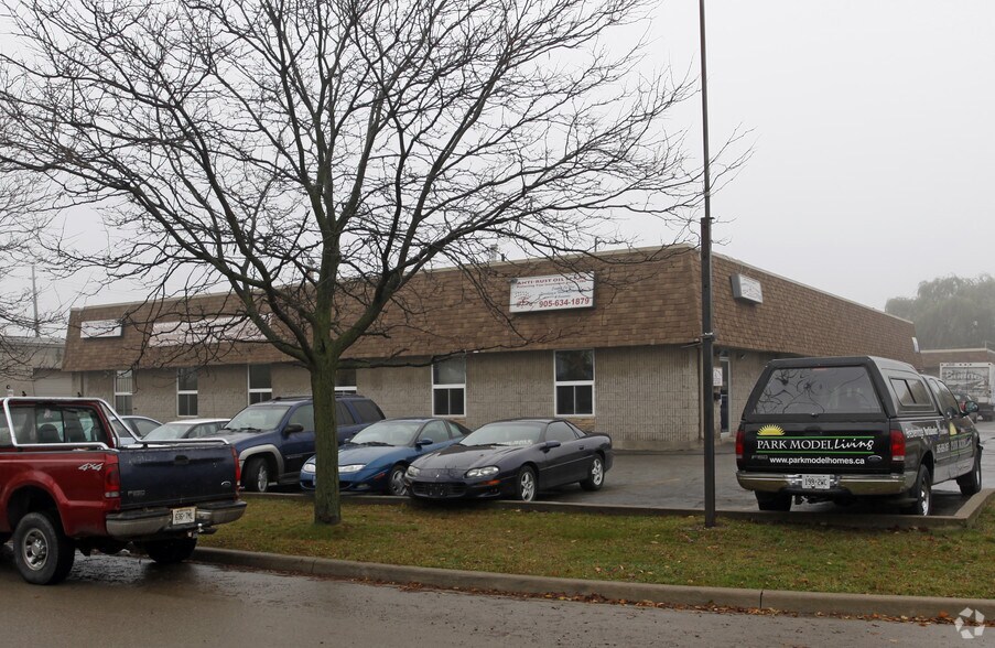 2234 Harold Rd, Burlington, ON à louer - Photo du bâtiment - Image 2 de 2