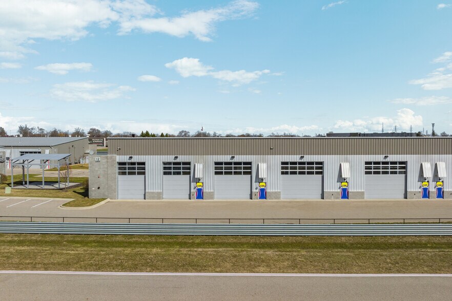 135 W Speed Way, Pontiac, MI for sale - Primary Photo - Image 1 of 23