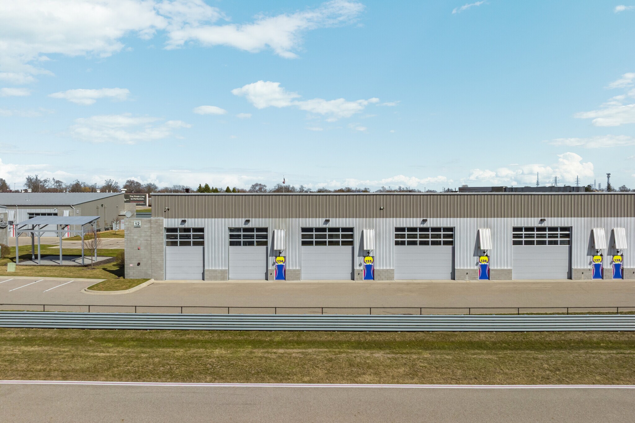 135 W Speed Way, Pontiac, MI à vendre Photo principale- Image 1 de 24