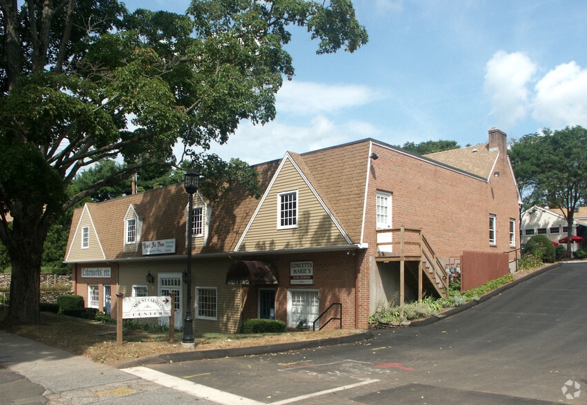 2975-2989 Whitney Ave, Hamden, CT à louer - Photo du bâtiment - Image 2 de 14