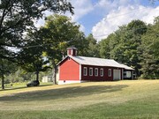 The Pine Grove School House - Installation d’entreposage libre-service