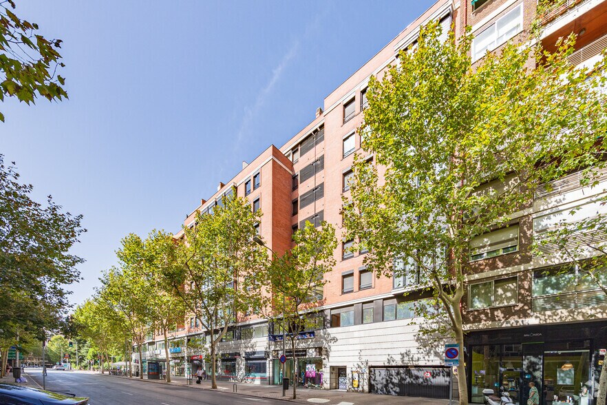 Retail in Madrid, Madrid for lease - Building Photo - Image 2 of 3