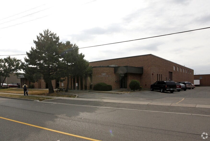 1214 Kamato Rd, Mississauga, ON à louer - Photo du bâtiment - Image 2 de 4