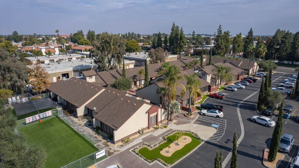 4991 E McKinley Ave, Fresno, CA à louer - Photo du bâtiment - Image 2 de 15