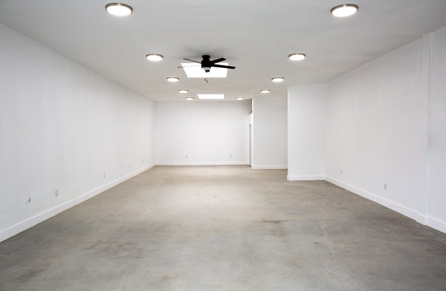 5149-5151 W Adams Blvd, Los Angeles, CA for lease - Building Photo - Image 3 of 8