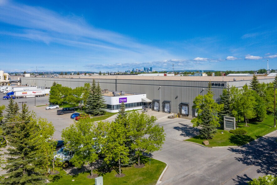 7139 44th St SE, Calgary, AB for lease - Primary Photo - Image 1 of 3