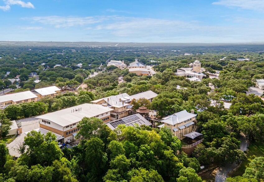 316 W Highland Dr, Boerne, TX à vendre - Photo du bâtiment - Image 1 de 20
