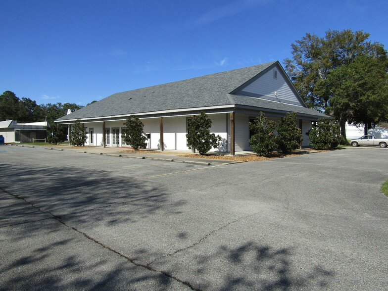 521 N Lewis St, New Iberia, LA for sale - Building Photo - Image 2 of 17