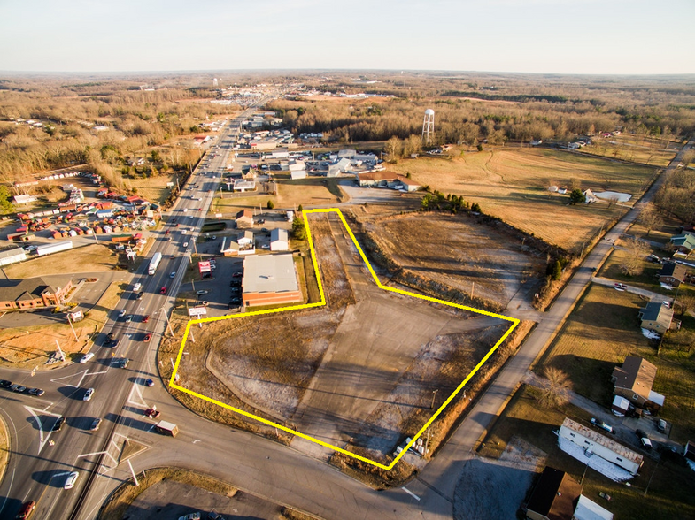 1900 Highway 46 S, Dickson, TN for lease - Building Photo - Image 1 of 8